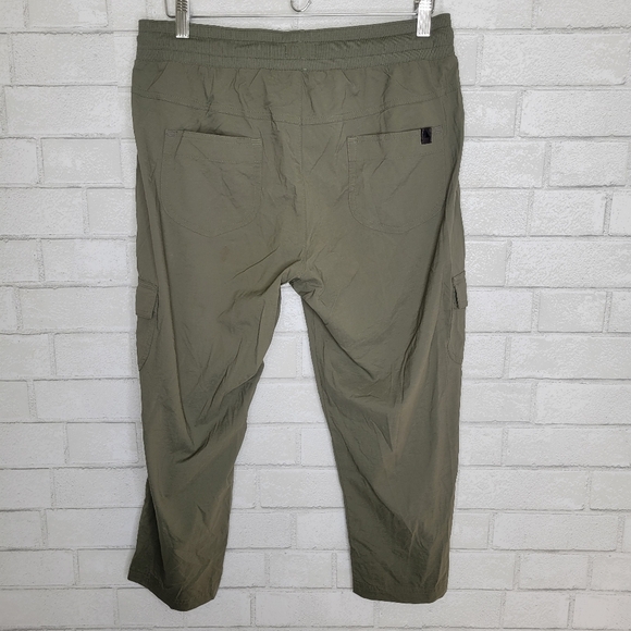 LL Bean Sage Army Green Cargo Capri Pants - Picture 4 of 4